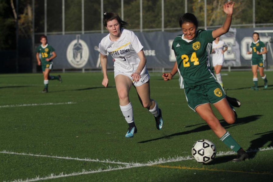Defender Grace Earley (‘19) puts pressure for control of the ball.