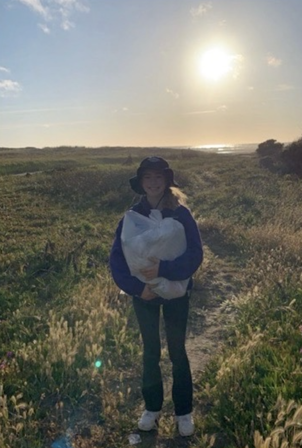 Senior Ashley Mullarkey helps clean up a beach in Half Moon Bay as part of her Capstone Project.