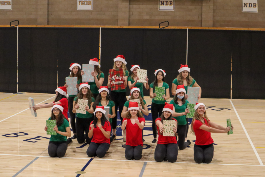 The+Dance+I-IV+classes+performed+a+holiday-themed+dance+routine+for+the+showcase.+