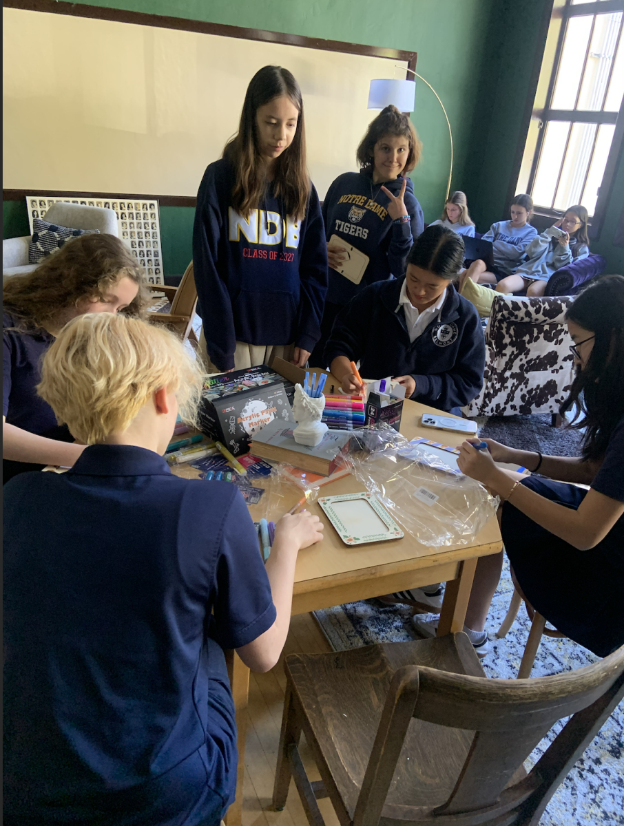 Students making ofrendas for Day of the Dead 