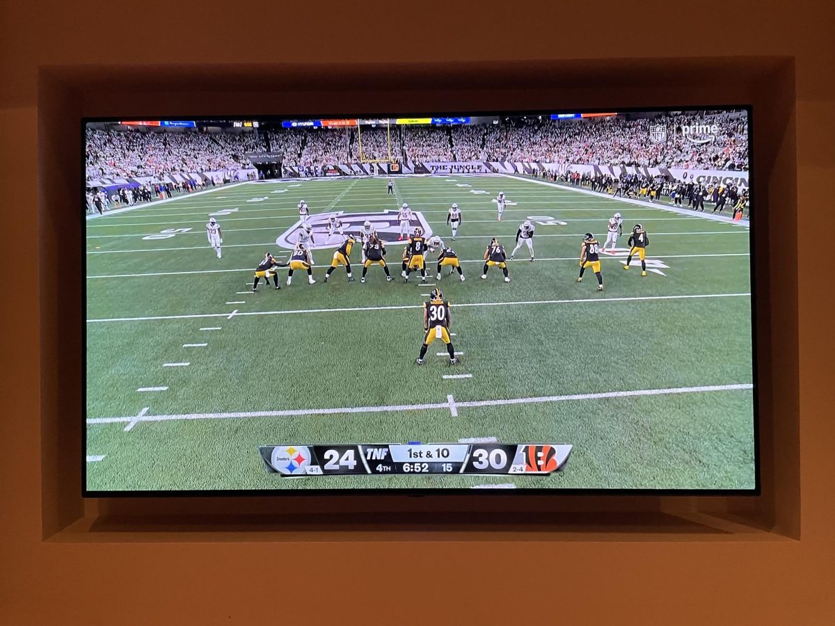 A tight game between the Pittsburgh Steelers and the Cincinnati Bengals. 